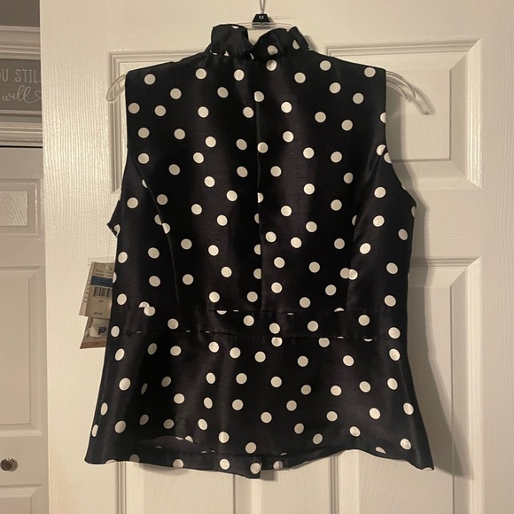 Danny & Nicole Petite Sleeveless Button Down Top - Picture 6 of 13